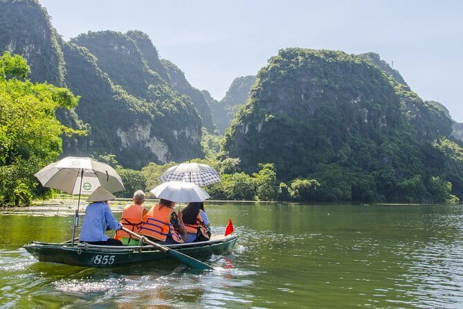 Shore Excursion Discovery Hanoi City from HaLong Bay Port - Hoan Kiem Lake and Cầu Thê Húc: Where a Short Walk Changes Your Mood
