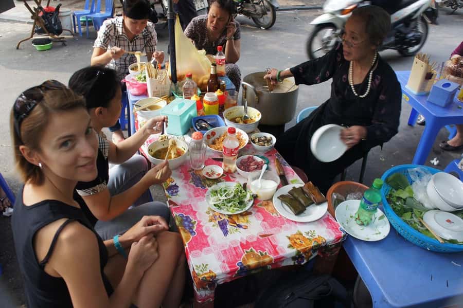 Small Group Hanoi Street Food Walking Tour - Hanoi street food as local daily life (not a food show)