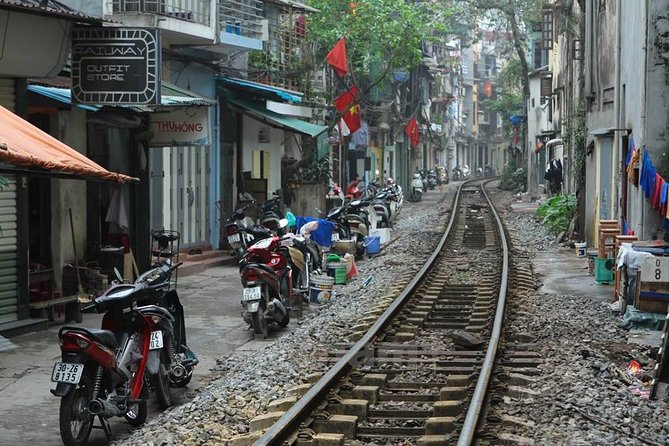 Small-group motorbike sightseeing and food tour in Hanoi - Hữu Tíệp Lake and the Downed B-52: The Portion You Don’t Forget