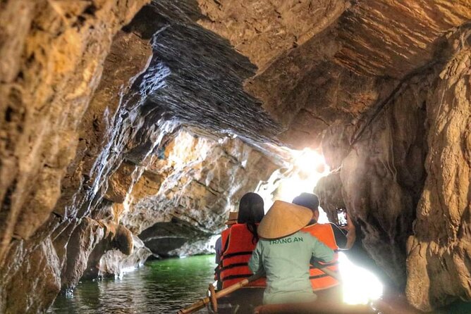 Small Group Ninh Binh Tour : Bai Dinh Trang An Mua Cave Day Tour from Hanoi - Mua Caves: the 500-step climb and the view over Tam Coc