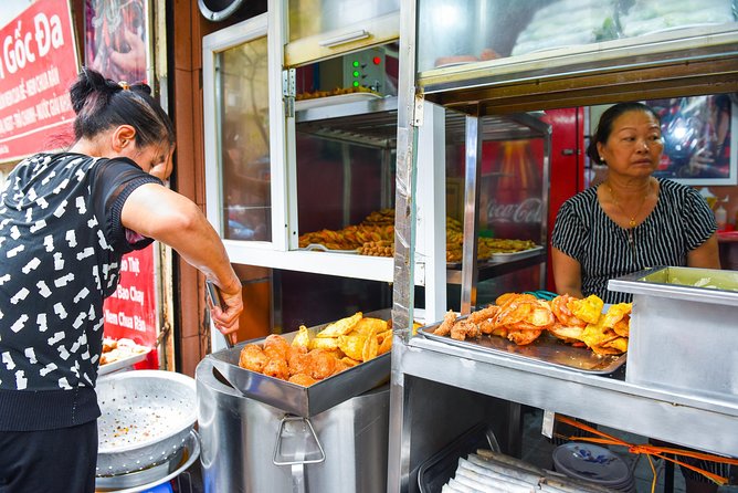 Small-Group Street Food Cyclo Tour of Hanoi Old Quarter - The 30-Minute Cyclo Ride: Comfort, Traffic, and What to Expect