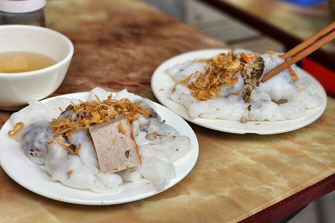 TASTE OF HANOI - walking street food adventure - Dong Xuan Market area: seeing the shopping life (not a food stop)