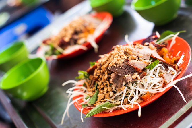 Tasting 8 Different Hanoi Street Foods at Noon Time - Timing, walking, and how to pace yourself