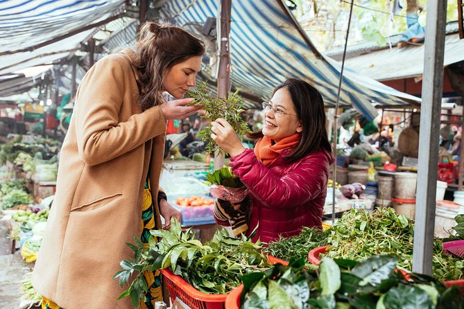 The 10 Tastings of Hanoi With Locals: Private Street Food Tour - Pho on Hàng Vải and bánh mì on Bát Sứ like locals eat them