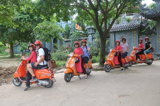 The insider's Hanoi + Train Street 4,5 Hours Female Ao Dai Riders - Stop 5: Duờng Tau (Train Street) with Real Trackside Energy