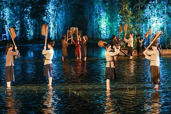 The Quintessence of Tonkin Show - CNN News "MUST-SEE IN HANOI" - Live music, dance, and dramatic lights: how the segments stay connected