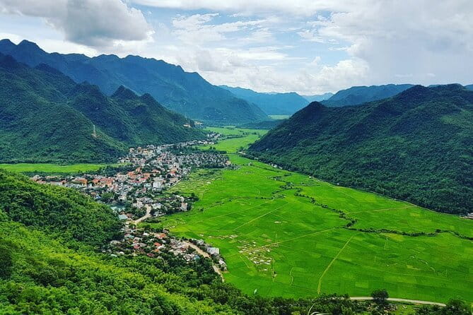 Three Traditional Villages Private Day Tour from Hanoi - Price and logistics: is $135 a fair deal?