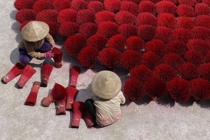 Three Traditional Villages Private Day Tour from Hanoi - Thủ Sĩ bamboo fish traps and Mr Luong Son Bac’s home