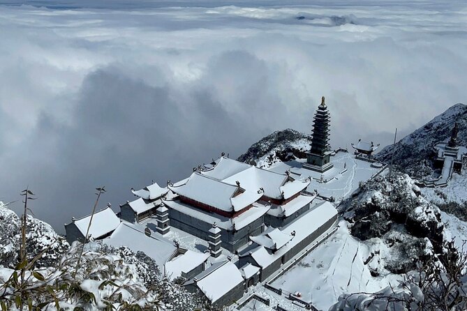 Tour to Sapa town and Cat Cat Village at the Fansipan Mountain - Two days that start with a real sleeper-bus night