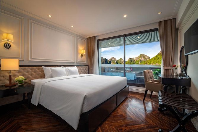 Ultra luxury style-3D/2N amazing activities Halong-Lan Ha- Cat Ba - Day 1 to Night 1: Welcome Drinks, Captain Time, and Tai Chi Views