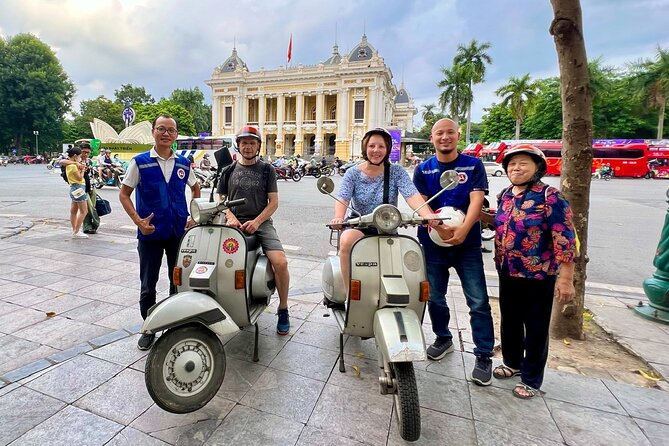 Vespa Tour HANOI BACK STREETS: FOOD+LOCAL LIFE+CULTURE & FUN - Phố Chùa Vua area: flea market mechanics and the story behind it