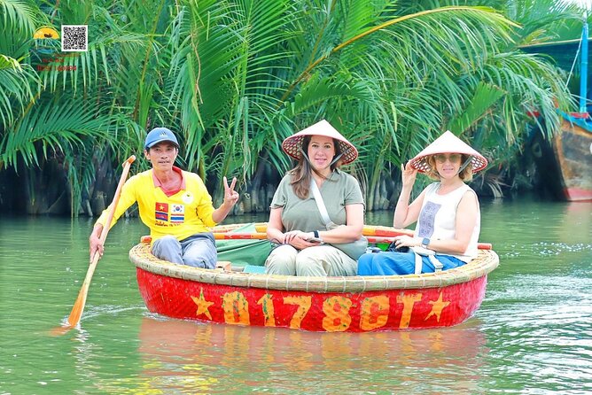 Vietnam Cambodia Thailand and Singapore 23 Day Package - Beyond the main circuit: Tonle Sap and Banteay Srei’s fine carvings