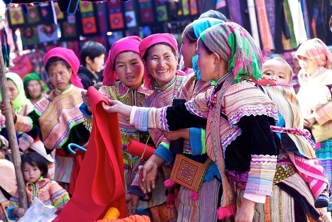 Vietnam Package Tours - Bai Tu Long Bay and Thien Canh Son Cave: quieter water, more cave time
