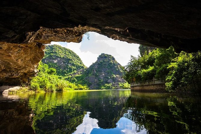 Vietnam tour: north packages tour 5 days 4 nights - Day 3: Hanoi to Halong Bay cruise—2,000 islands and real sailing