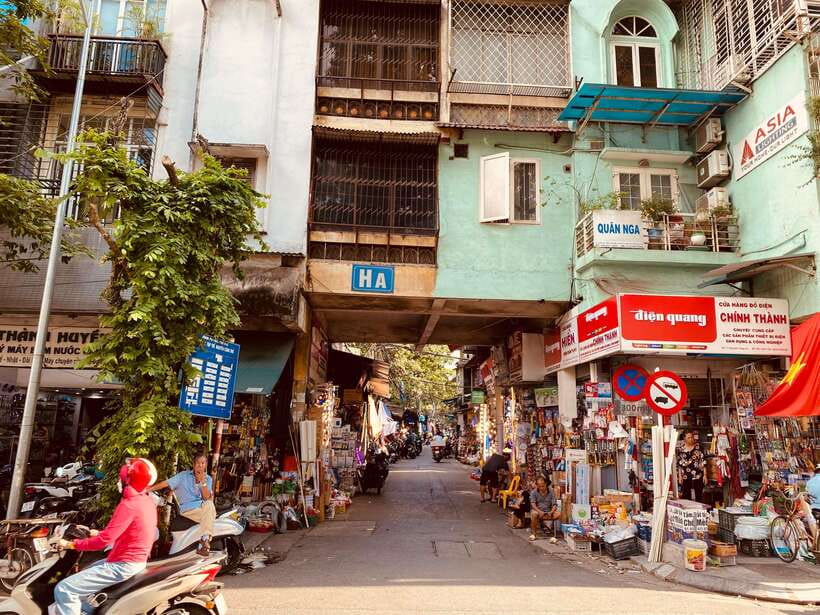 Vietnam War: Uncovering Hanoi's Untold Stories - Black-Market Alleys, Communal Housing, and Cold War Reality