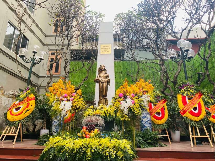 Vietnam War: Uncovering Hanoi's Untold Stories - Train Street: Coffee, a Breather, and a New Lens