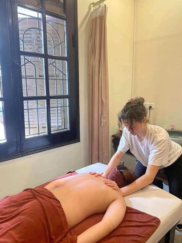 Vietnamese deep tissue neck and shoulder massage class - Who This Class Fits Best (And Who Should Skip It)