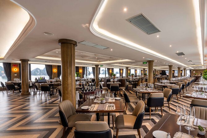 VIP Luxury Overnight Cruise Ha Long & Lan Ha Bay from Hanoi - Hanoi pickup and the day-one handoff to the bay