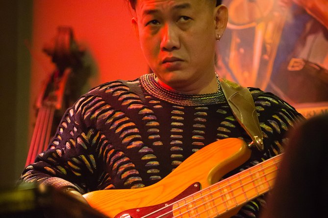 Walking Street Food Tour and Hidden Music - The Magic Trick: Making Hanoi Nightlife Feel Manageable