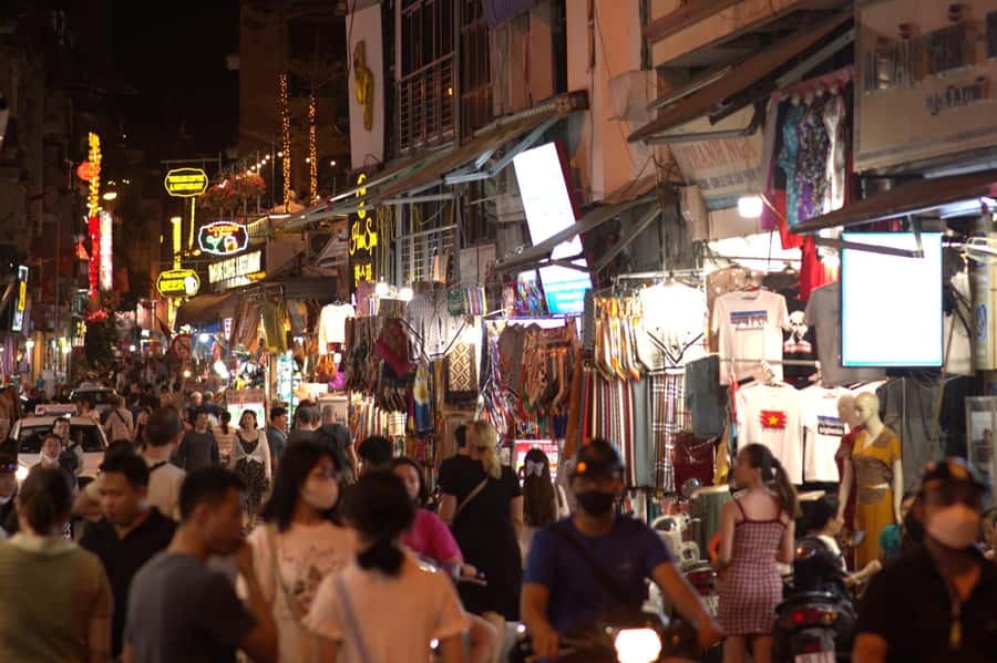 Weekend Hanoi Night Market & Street Food Tour - Small-group value and pacing: how not to feel rushed